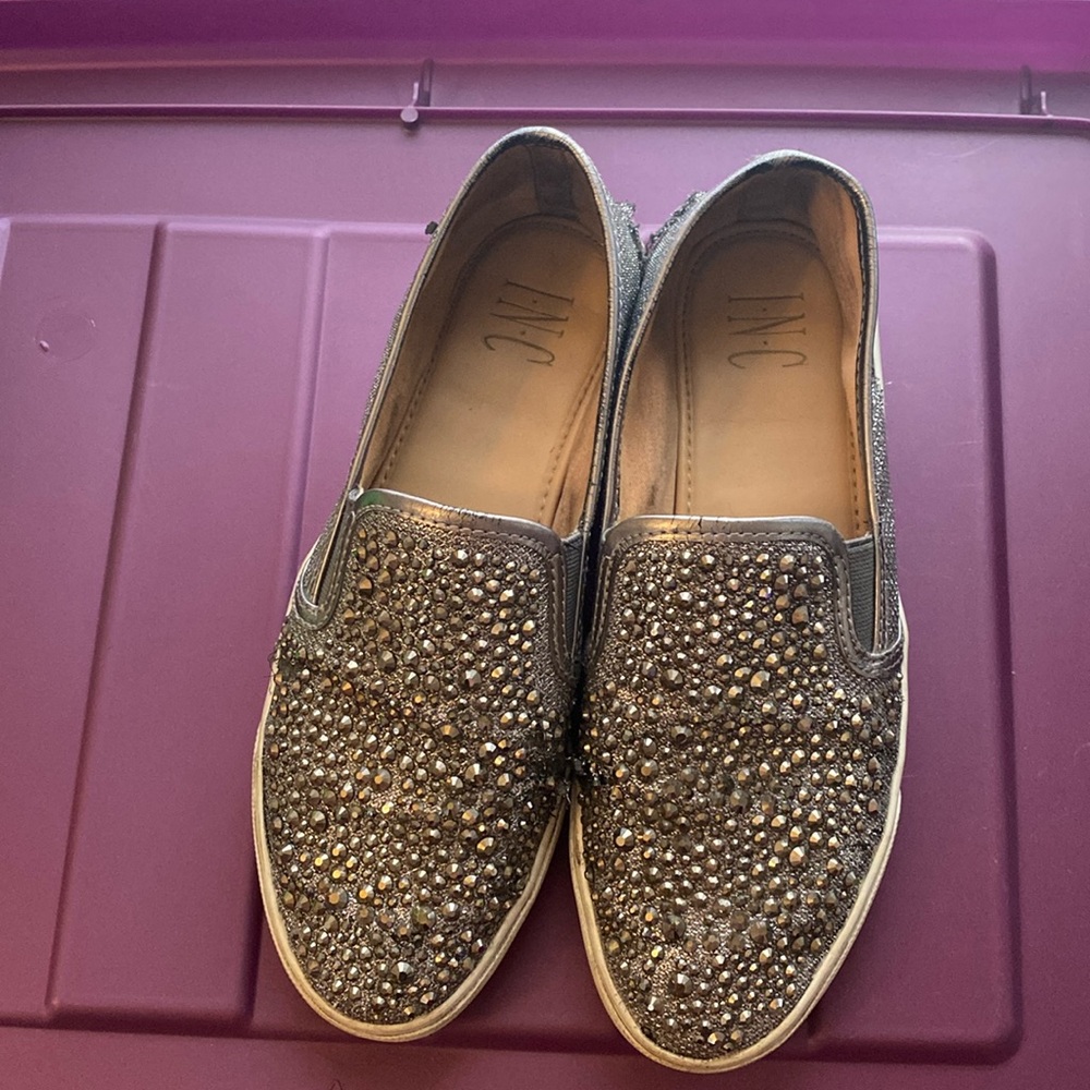 *WELL WORN* INC Sparkly flats size 6.5